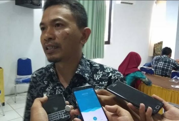 Hasdaris menyebutkan, Pertambahan DPT dan wajib pilih sebanyak 1600 Orang. Angka tersebut berdasarkan pemantauan KPU Mamuju. Asdaris mengatakan, masalah yang ditemukan pada Petugas Pemutakhiran Data Pemilih (Pantarlih) disebabkan ada sebagian masyarakat sulit ditemui dalam proses pendataan.