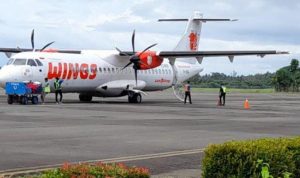Pesawat-Wings-Air-di-Bandara-Tampa-Padang-Mamuju