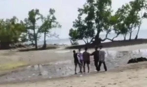 perkelahian memakai sajam di pantai tai manu mamuj
