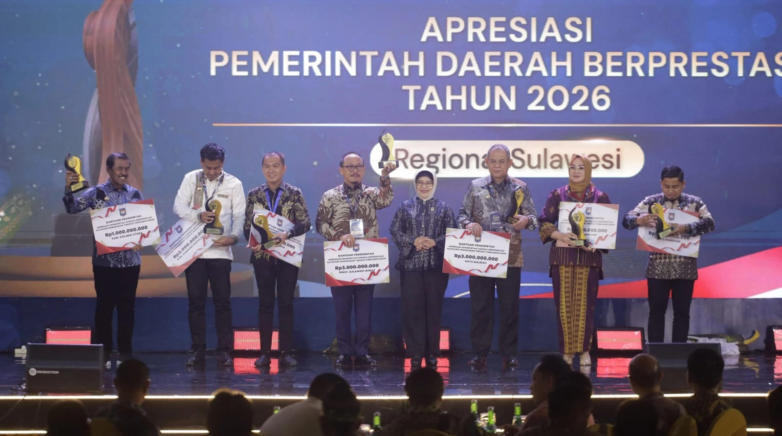 Sulbar sabet penghargaan penurunan pengangguran tingkat regional oleh kemendagri.