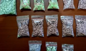 barang-bukti-narkoba-mamuju-sulbaronline Barang bukti 1.400 butir ekstasi tangkapan BNNP Sulbar di Polewali Mandar.