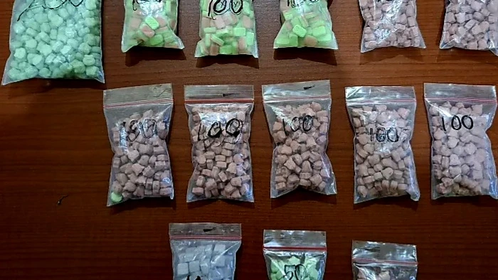 Barang bukti 1.400 butir ekstasi tangkapan BNNP Sulbar di Polewali Mandar.