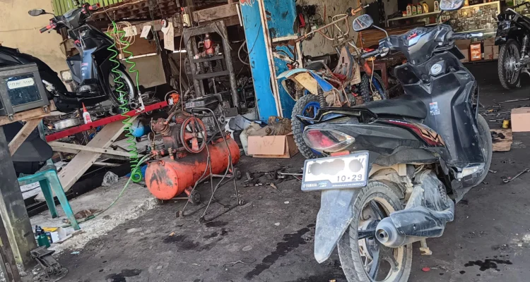 harga oli melejit di Kecamatan Karossa Mamuju Tengah.