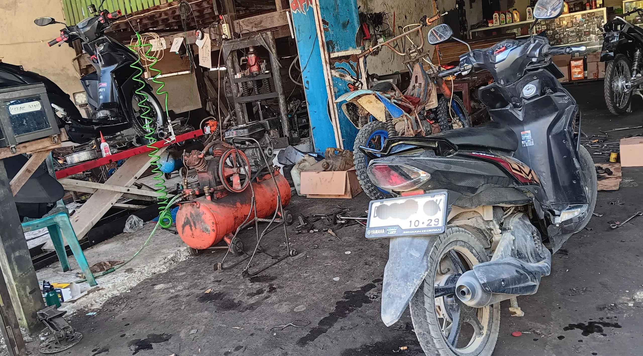 harga oli melejit di Kecamatan Karossa Mamuju Tengah.