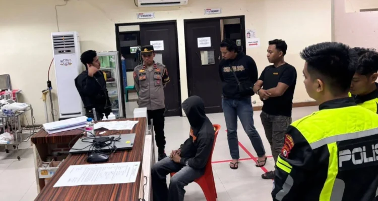 Satar, suami di Mamuju yang nekat minum racun rumput Gramoxone untuk gertak istri berselingkuh saat berada di RS Bhayangkara Mamuju.