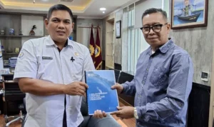 kadis-dkp-sulbar-serahkan-usulan-kkp