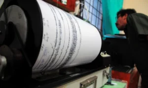 instalasi-alat-seismometer-mitigasi-gempa-sulbar