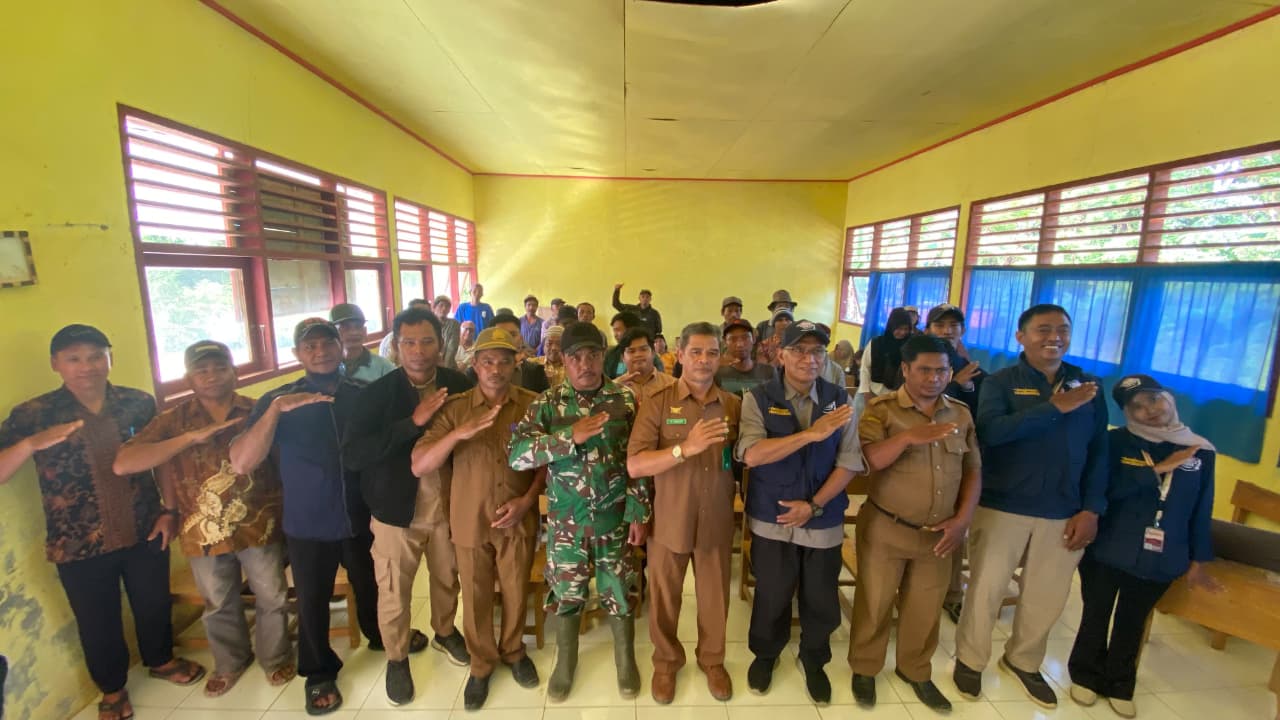 Tim Ekspedisi Patriot Universitas Brawijaya 2026 Bersama jajaran pemerintahan dan anggota Gapoktan Kopi Alam Rano.(foto;timekspedisipatriot)