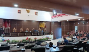 dprd-mamuju-sahkan-apbd-perubahan-2026